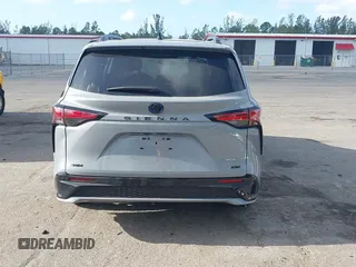 2025 Toyota Sienna XSE z VIN 5TDDRKEC5SS252980, wystawiony jako IAAI lot #42120671 z przebiegiem 204 mil mil oraz . Historia ofert i sprzedaży dostępna na DreamBid. Obrazek 17.