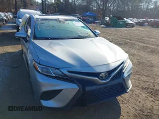 2018 Toyota Camry LE z VIN 4T1B11HK4JU616470, wystawiony jako IAAI lot #41352888 z przebiegiem 102 109 mil mil oraz . Historia ofert i sprzedaży dostępna na DreamBid. Obrazek 12.