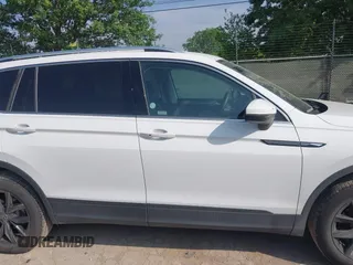 2024 Volkswagen Tiguan SE with VIN 3VV3B7AX9RM098307, listed as a IAAI auction lot 41941586 with 16,945 mi miles and . Bid and sale history available at DreamBid. Image 13.