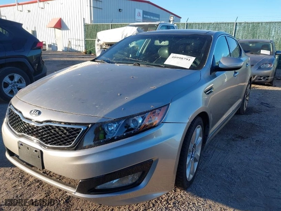 2013 Kia Optima SX w/Limited Pkg with VIN 5XXGR4A63DG124072, listed as a IAAI auction lot 40998791 with 144,696 mi miles. Bid and sale history available at carsss.com. Image 2.