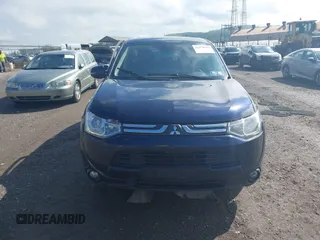 2014 Mitsubishi Outlander SE z VIN JA4AZ3A36EZ006533, wystawiony jako IAAI lot #42178162 z przebiegiem 160 851 mil mil oraz . Historia ofert i sprzedaży dostępna na DreamBid. Obrazek 13.