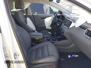 2016 Kia Sorento EX with VIN 5XYPHDA19GG133334, listed as a IAAI auction lot 41931741 with 138,051 mi miles and . Bid and sale history available at DreamBid. Image 5.