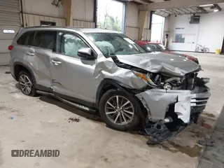 2019 Toyota Highlander SE with VIN 5TDKZRFH3KS559252, listed as a IAAI auction lot 41968758 with 117,277 mi miles and . Bid and sale history available at DreamBid. Image 1.