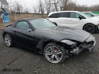 2025 BMW Z4 sDrive30i with VIN WBAHF3C06SWY43759, listed as a Copart auction lot 52188975 with 1,638 mi miles and Salvage Title. Bid and sale history available at carsss.com. Image 4.
