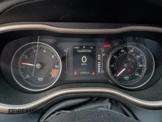 2014 Jeep Cherokee Latitude z VIN 1C4PJLCB6EW241382, wystawiony jako Copart lot #53204705 z przebiegiem 120 752 mil mil oraz Szkoda całkowita • Salvage title. Historia ofert i sprzedaży dostępna na DreamBid. Obrazek 9.