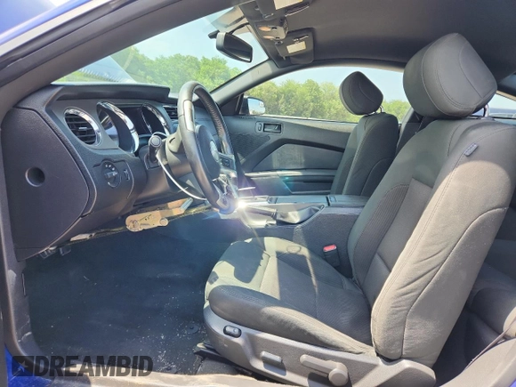 2014 Ford Mustang V6 z VIN 1ZVBP8AM2E5297686, wystawiony jako Copart lot #60561645 z przebiegiem 161 604 mil mil oraz Szkoda całkowita • Salvage title. Historia ofert i sprzedaży dostępna na DreamBid. Obrazek 7.