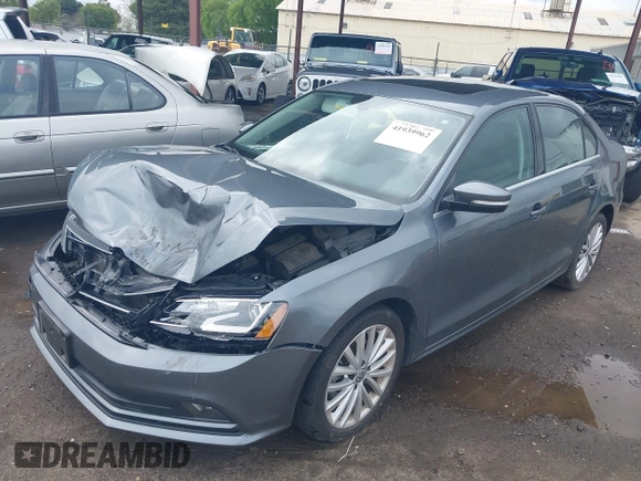 2016 Volkswagen Jetta Sedan 1.8T SEL with VIN 3VWL17AJ4GM331002, listed as a IAAI auction lot 41939962 with 40,344 mi miles. Bid and sale history available at carsss.com. Image 2.