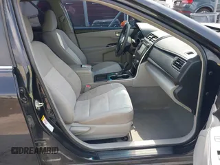 2017 Toyota Camry XLE z VIN 4T1BF1FK6HU404054, wystawiony jako IAAI lot #41921983 z przebiegiem 129 091 mil mil oraz . Historia ofert i sprzedaży dostępna na DreamBid. Obrazek 5.