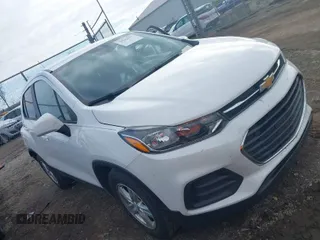 2020 Chevrolet Trax LS with VIN KL7CJKSB8LB085048, listed as a IAAI auction lot 38242977 with 32,428 mi miles. Bid and sale history available at carsss.com. Image 1.