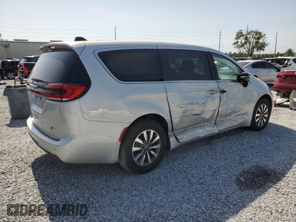 2024 Chrysler Pacifica Hybrid Select with VIN 2C4RC1S7XRR126898, listed as a Copart auction lot 56998225 with 25,971 mi miles and Clean title. Bid and sale history available at DreamBid. Image 3.