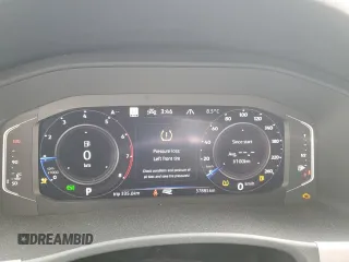 2022 Volkswagen Atlas SEL Premium R-Line with VIN 1V2FR2CA0NC559939, listed as a Copart auction lot 50891915 with 37,885 mi miles and Salvage title. Bid and sale history available at DreamBid. Image 9.