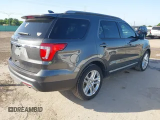 2017 Ford Explorer XLT z VIN 1FM5K7D8XHGC54063, wystawiony jako IAAI lot #42076830 z przebiegiem 115 686 mil mil oraz . Historia ofert i sprzedaży dostępna na DreamBid. Obrazek 4.
