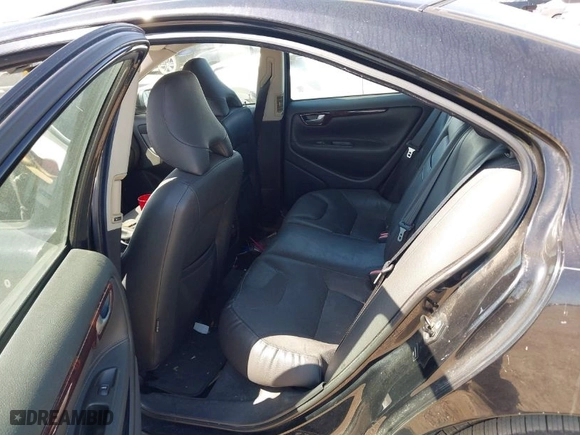 2007 Volvo S60 2.5L Turbo with VIN YV1RS592572637591, listed as a IAAI auction lot 42003278 with 198,118 mi miles. Bid and sale history available at carsss.com. Image 8.