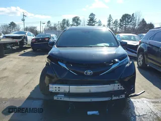 2024 Toyota Sienna XSE with VIN 5TDXSKFC1RS138680, listed as a IAAI auction lot 41640585 with 46,536 mi miles. Bid and sale history available at carsss.com. Image 13.