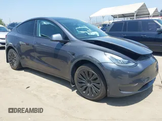 2020 Tesla Model Y Long Range z VIN 5YJYGDEEXLF010356, wystawiony jako IAAI lot #42369105 z przebiegiem 59 935 mil mil oraz . Historia ofert i sprzedaży dostępna na DreamBid. Obrazek 1.