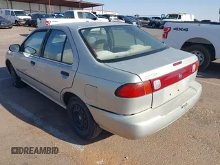1998 Nissan Sentra XE z VIN 1N4AB41D3WC710739, wystawiony jako IAAI lot #42283426 z przebiegiem 180 392 mil mil oraz . Historia ofert i sprzedaży dostępna na DreamBid. Obrazek 3.