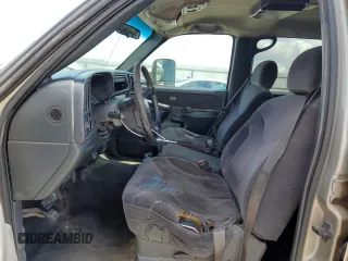2001 GMC Sierra 1500HD SLE z VIN 1GTGC13U21F133769, wystawiony jako Copart lot #49665385 z przebiegiem 259 521 mil mil oraz Czysty tytuł • Clean title. Historia ofert i sprzedaży dostępna na DreamBid. Obrazek 7.