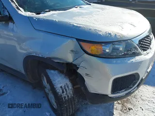 2013 Kia Sorento LX with VIN 5XYKTDA20DG385289, listed as a IAAI auction lot 41370458 with 107,216 mi miles and . Bid and sale history available at DreamBid. Image 6.