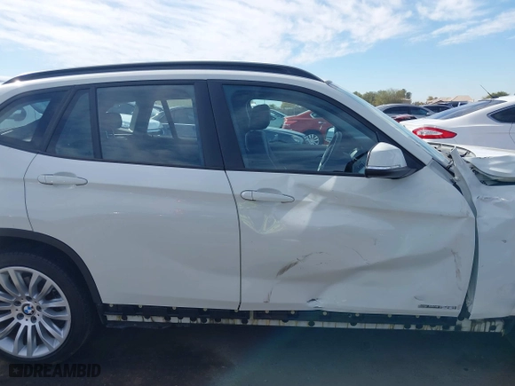 2014 BMW X1 sDrive28i with VIN WBAVM1C52EVW52505, listed as a IAAI auction lot 41625122 with 44,684 mi miles. Bid and sale history available at carsss.com. Image 13.