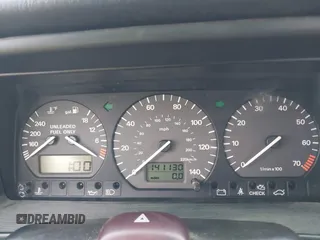 1996 Volkswagen Passat z VIN WVWEE83A6TE157789, wystawiony jako IAAI lot #41798846 z przebiegiem 141 130 mil mil oraz . Historia ofert i sprzedaży dostępna na DreamBid. Obrazek 7.