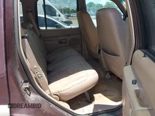 1999 Ford Explorer XLT z VIN 1FMDU32P2XUC31708, wystawiony jako IAAI lot #42243725 z przebiegiem 239 411 mil mil oraz . Historia ofert i sprzedaży dostępna na DreamBid. Obrazek 8.