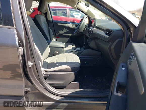 2020 Ford Escape SE with VIN 1FMCU9G63LUA27153, listed as a IAAI auction lot 41962536 with 40,170 mi miles. Bid and sale history available at carsss.com. Image 5.