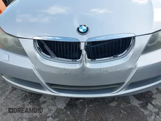 2006 BMW 3 Series 325xi with VIN WBAVD13556KV07798, listed as a IAAI auction lot 42130885 with 118,400 mi miles. Bid and sale history available at carsss.com. Image 6.