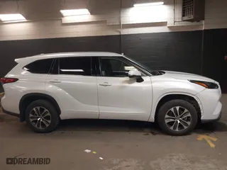 2022 Toyota Highlander XLE with VIN 5TDGZRBH5NS168930, listed as a IAAI auction lot 41913580 with 16,762 mi miles. Bid and sale history available at carsss.com. Image 13.