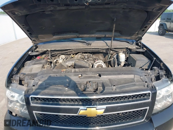 2014 Chevrolet Tahoe LT with VIN 1GNSCBE01ER235571, listed as a IAAI auction lot 42403118 with 238,069 mi miles and . Bid and sale history available at DreamBid. Image 10.