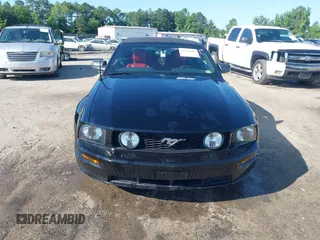 2005 Ford Mustang GT Deluxe с VIN 1ZVFT85H355174523, выставлен на аукционе IAAI как лот 42532902 с пробегом 61 406 миль миль и . История ставок и продаж доступна на DreamBid. Изображение 12.