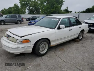 1997 Ford Crown Victoria LX z VIN 2FALP74WXVX114442, wystawiony jako Copart lot #59524075 z przebiegiem 138 450 mil mil oraz Szkoda całkowita • Salvage title. Historia ofert i sprzedaży dostępna na DreamBid. Obrazek 1.