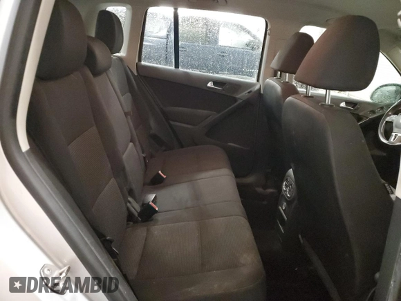 2013 Volkswagen Tiguan SE z VIN WVGBV3AX2DW559247, wystawiony jako Copart lot #57121375 z przebiegiem 171 171 mil mil oraz Czysty tytuł • Clean title. Historia ofert i sprzedaży dostępna na DreamBid. Obrazek 11.