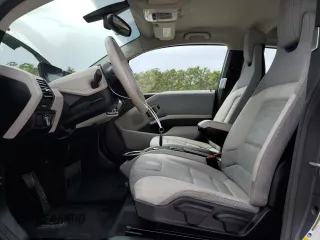 2015 BMW i3 z VIN WBY1Z2C57FV555583, wystawiony jako Copart lot #51128435 z przebiegiem 49 492 mil mil oraz Szkoda całkowita • Salvage title. Historia ofert i sprzedaży dostępna na DreamBid. Obrazek 7.