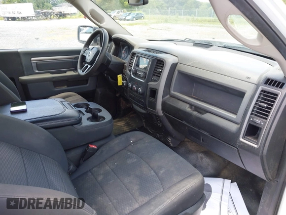2019 Ram 1500 Tradesman z VIN 3C6JR6DT4KG561518, wystawiony jako IAAI lot #42726625 z przebiegiem 161 859 mil mil oraz . Historia ofert i sprzedaży dostępna na DreamBid. Obrazek 5.