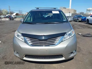 2017 Toyota Sienna XLE Auto Access Seat with VIN 5TDYZ3DC4HS862189, listed as a IAAI auction lot 41989366 with 58,879 mi miles. Bid and sale history available at carsss.com. Image 12.