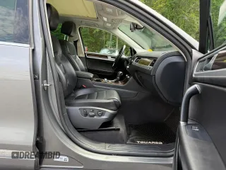 2016 Volkswagen Touareg Sport с VIN WVGEF9BP9GD007210, выставлен на аукционе Copart как лот 61608015 с пробегом 192 156 миль миль и Чистый • Clean title. История ставок и продаж доступна на DreamBid. Изображение 5.