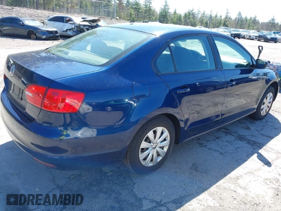 2014 Volkswagen Jetta S z VIN 3VW2K7AJ4EM256582, wystawiony jako IAAI lot #42115329 z przebiegiem 154 096 mil mil oraz . Historia ofert i sprzedaży dostępna na DreamBid. Obrazek 4.