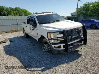 2017 Ford F-250 Lariat with VIN 1FT7W2BT8HEE81095, listed as a Copart auction lot 57960545 with 200,323 mi miles and Salvage title. Bid and sale history available at DreamBid. Image 13.
