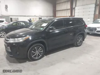 2018 Toyota Highlander SE with VIN 5TDJZRFH2JS802446, listed as a IAAI auction lot 41758866 with 355,264 mi miles. Bid and sale history available at carsss.com. Image 2.