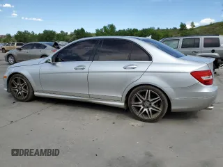 2014 Mercedes-Benz C 250 Sport z VIN WDDGF4HB5EG225934, wystawiony jako Copart lot #60107505 z przebiegiem 187 350 mil mil oraz Czysty tytuł • Clean title. Historia ofert i sprzedaży dostępna na DreamBid. Obrazek 2.