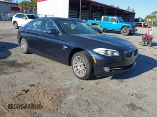 2012 BMW 5 Series 528i xDrive z VIN WBAXH5C5XCDW03172, wystawiony jako IAAI lot #41764283 z przebiegiem 114 206 mil mil oraz . Historia ofert i sprzedaży dostępna na DreamBid. Obrazek 1.