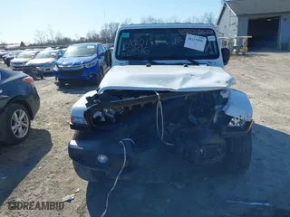 2022 Jeep Gladiator Texas Trail with VIN 1C6HJTAG3NL151845, listed as a IAAI auction lot 40215896 with 46,374 mi miles. Bid and sale history available at carsss.com. Image 12.