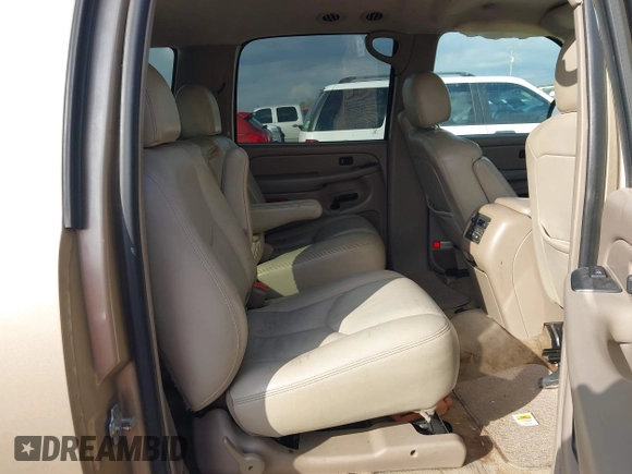 2005 GMC Yukon XL SLT with VIN 1GKEC16Z55J212696, listed as a IAAI auction lot 41503016 with 267,101 mi miles. Bid and sale history available at carsss.com. Image 8.