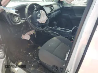 2023 Toyota Tacoma SR z VIN 3TMCZ5AN7PM594216, wystawiony jako Copart lot #55870755 z przebiegiem 60 548 mil mil oraz Szkoda całkowita • Salvage title. Historia ofert i sprzedaży dostępna na DreamBid. Obrazek 7.