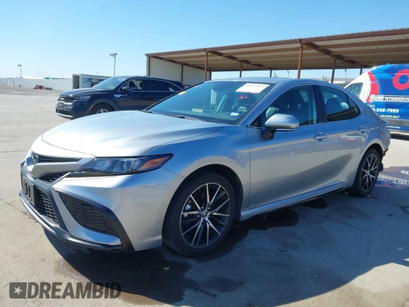 2023 Toyota Camry SE z VIN 4T1G11AK5PU785700, wystawiony jako IAAI lot #41845003 z przebiegiem 21 207 mil mil oraz . Historia ofert i sprzedaży dostępna na DreamBid. Obrazek 2.