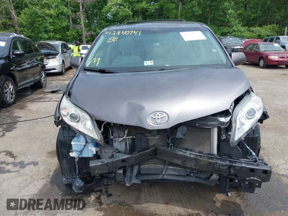2015 Toyota Sienna Limited with VIN 5TDDK3DC6FS111675, listed as a IAAI auction lot 42240747 with 124,967 mi miles and . Bid and sale history available at DreamBid. Image 12.