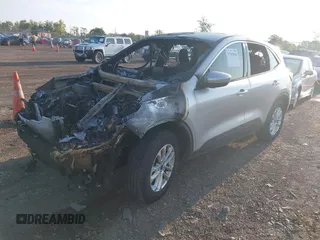 2020 Ford Escape SE z VIN 1FMCU9G61LUA29080, wystawiony jako IAAI lot #37583062 z przebiegiem Nie podano mil oraz . Historia ofert i sprzedaży dostępna na DreamBid. Obrazek 2.