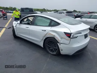 2025 Tesla Model 3 Long Range с VIN 5YJ3E1EA2SF981877, выставлен на аукционе IAAI как лот 42412352 с пробегом 1 967 миль миль и . История ставок и продаж доступна на DreamBid. Изображение 3.