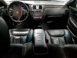 2010 Cadillac DTS Professional z VIN 1GEUK9CY4AU550160, wystawiony jako Copart lot #41799595 z przebiegiem 86 252 mil mil oraz Szkoda całkowita • Salvage title. Historia ofert i sprzedaży dostępna na DreamBid. Obrazek 8.