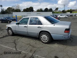 1995 Mercedes-Benz E Class with VIN WDBEB31E8SC246323, listed as a Copart auction lot 51137275 with 203,096 mi miles and Salvage Title. Bid and sale history available at carsss.com. Image 2.